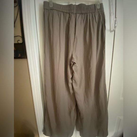 Torrid/Flat Front/Wide Leg/High rise - Picture 2 of 10